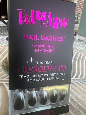 New Years Kiss, Kerrigan Red Aspen Press-On Nail Dashes Nails NEW